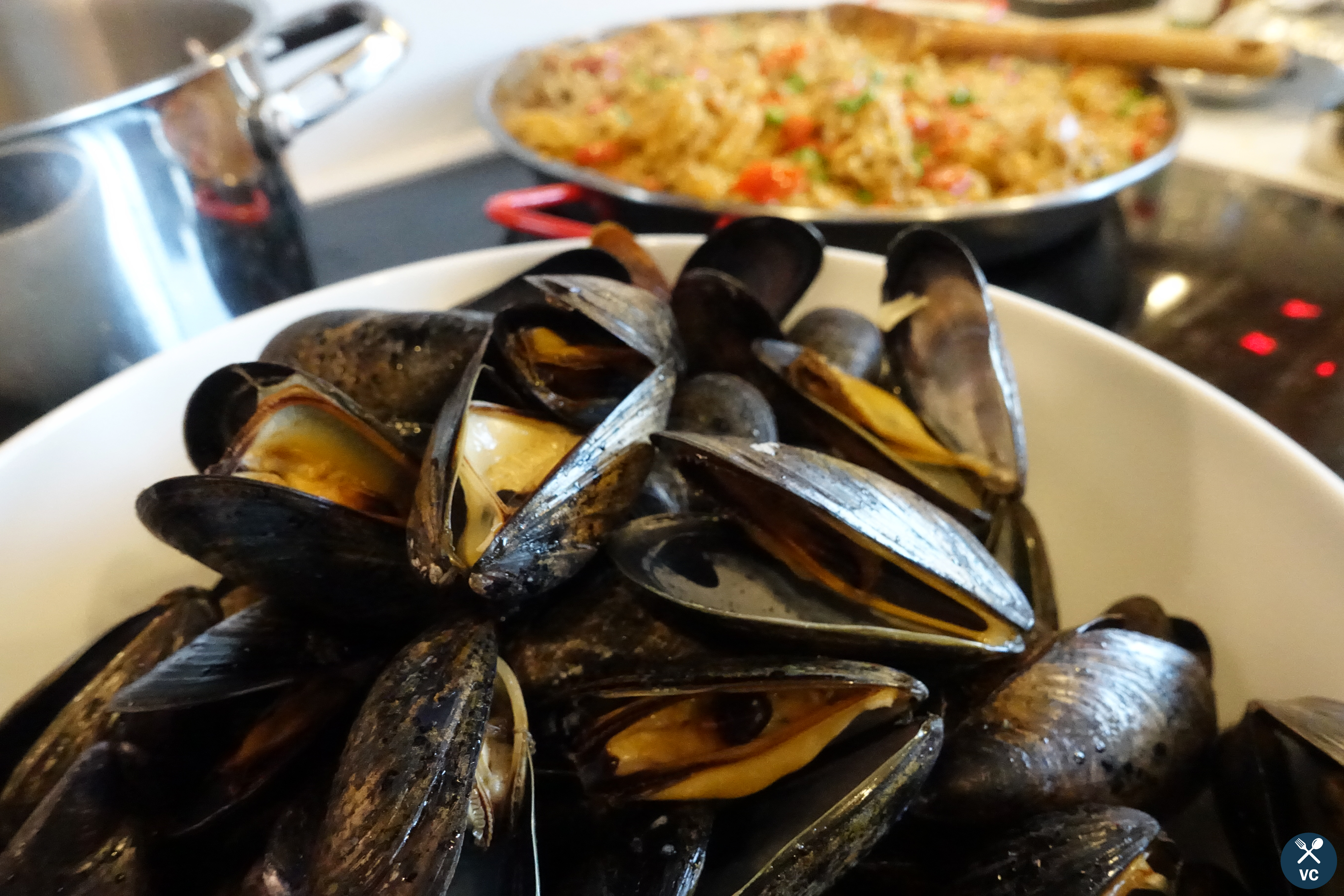 Steamed Mussels for Paella (VC in the Kitchen)